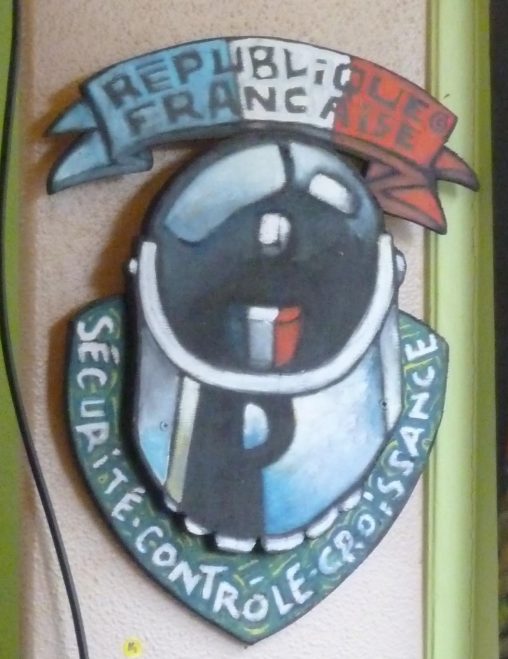 Armoiries nationales en période de mauvais temps démocratique